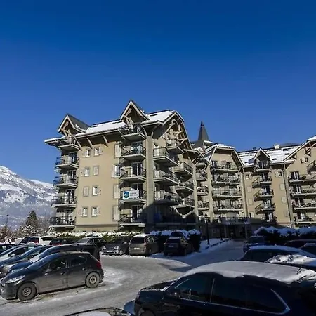 Apartment Next To The Lift! *3bed Apt* Sleeps 8* Parking* Pool