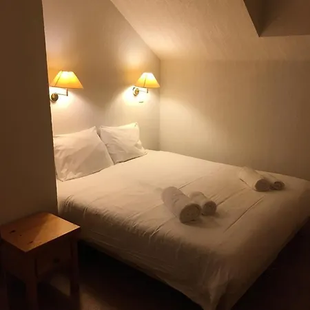 Apartment Next To The Lift! *3bed Apt* Sleeps 8* Parking* Pool Saint-Gervais-les-Bains