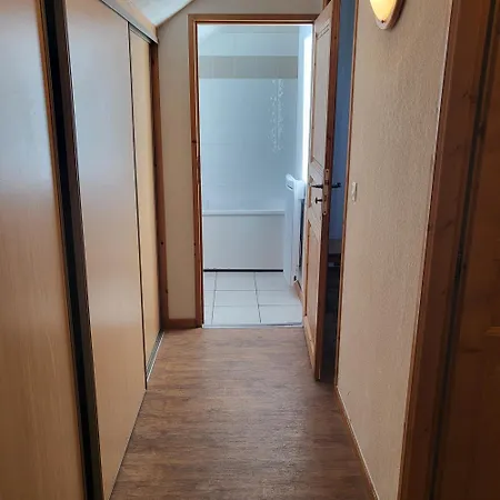Apartment Next To The Lift! *3bed Apt* Sleeps 8* Parking* Pool *