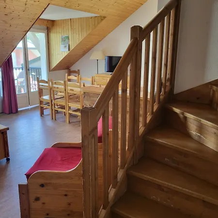 Next To The Lift! *3bed Apt* Sleeps 8* Parking* Pool Apartment