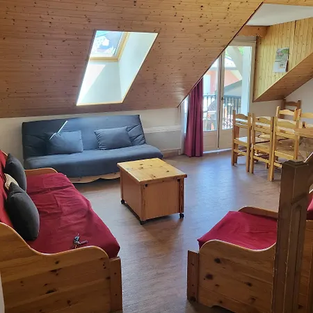 Next To The Lift! *3bed Apt* Sleeps 8* Parking* Pool * Saint-Gervais-les-Bains