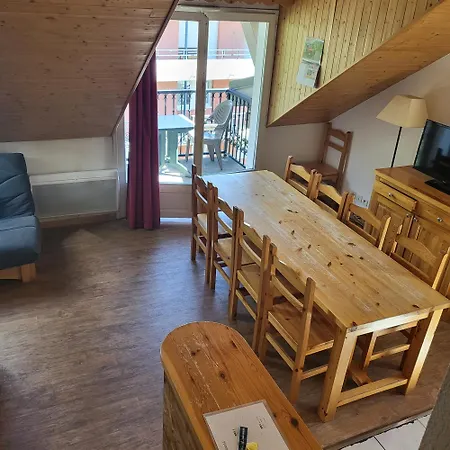 Next To The Lift! *3bed Apt* Sleeps 8* Parking* Pool
